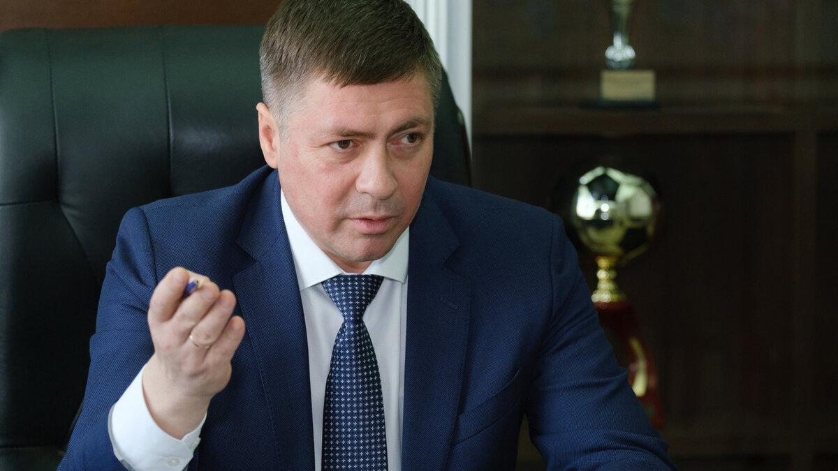 Министр спорта новосибирской. Ахапов Сергей Александрович министр. Ахапов Игорь Владимирович Сибирский Строитель. Директора подведов Минспорта МО. Сергей Ахапов Новосибирск биография.