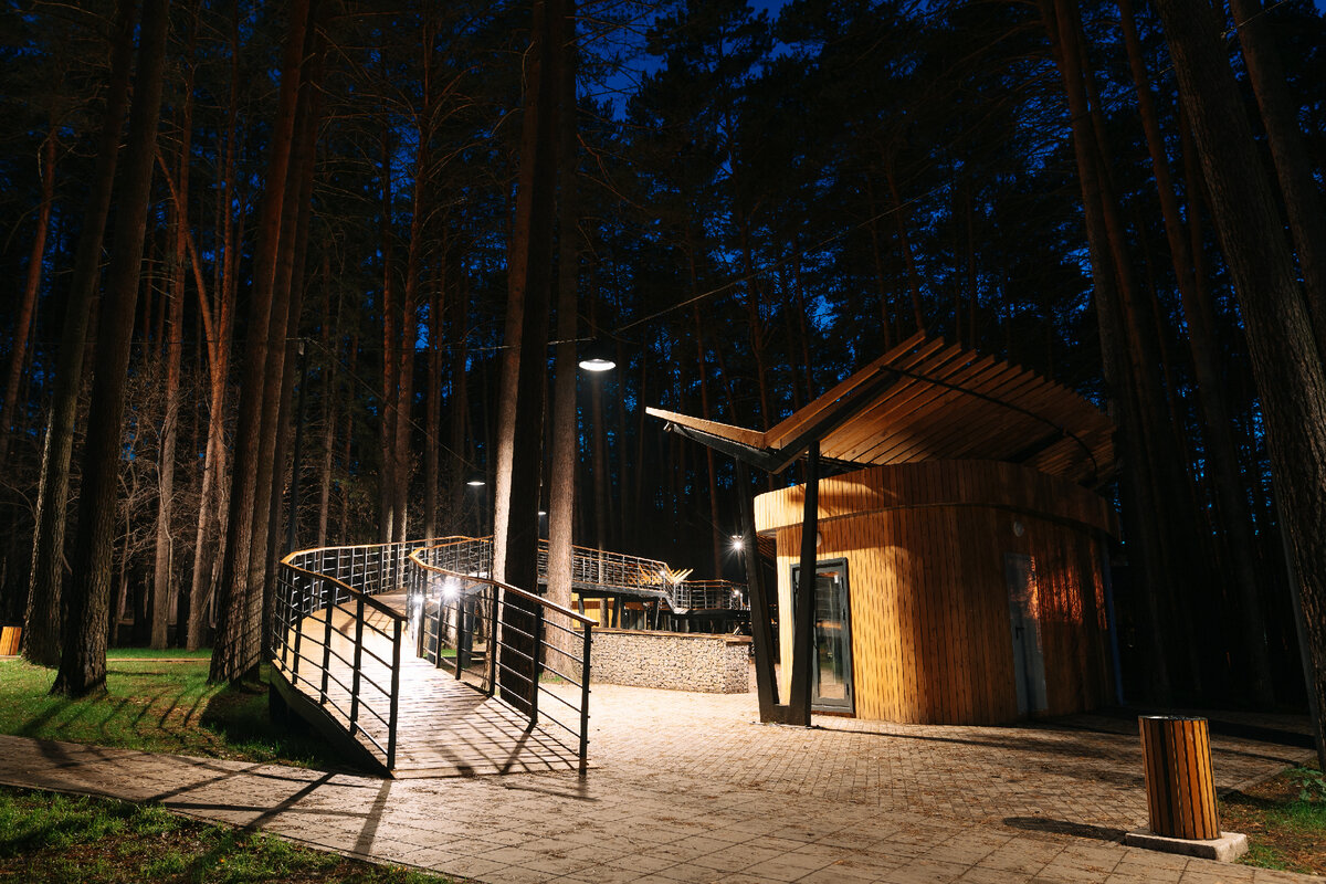 Освещение центральной аллеи в Милицейском парке в Дивногорске