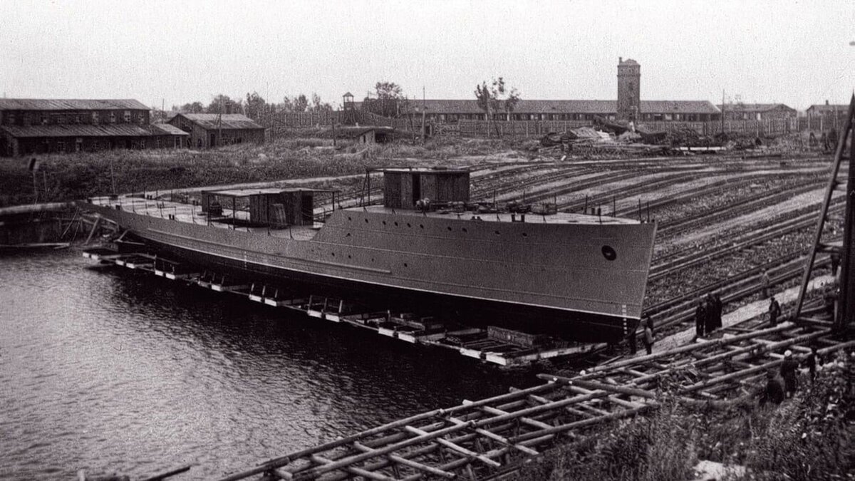 Спуск на воду морского тральщика / СНСЗ