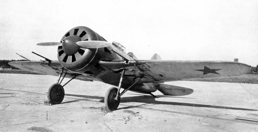 И-16 тип 12, он же И-16П. В конце августа им удалось немного отвлечься от роли штурмовика. 