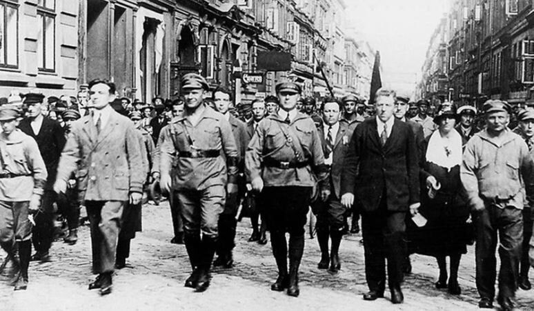 Немецкие коммунисты на демонстрации, 1930-е годы (иллюстрация из открытых источников)