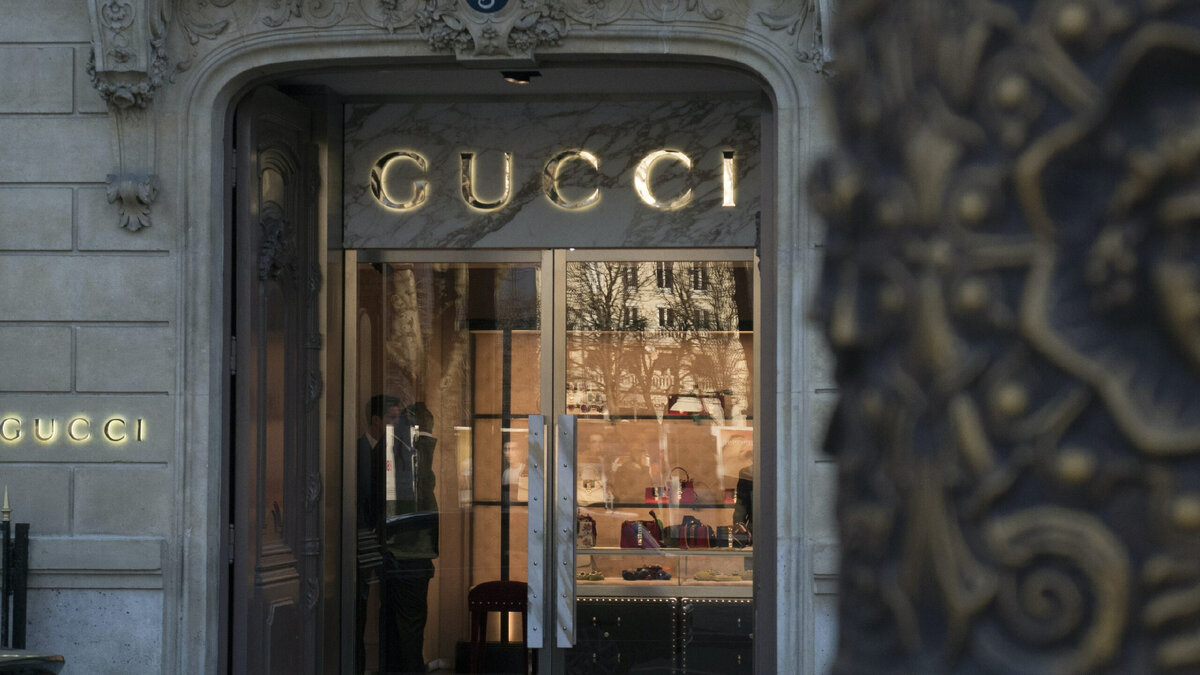 Gucci стал любимым люксовым брендом поколения Z, сообщает The Business of Fashion со ссылкой на исследование BoF Insights.