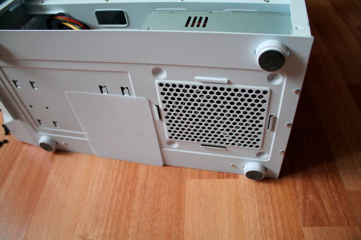 Mistral evo air. Корпус компьютера POWERCASE Mistral EVO White. Корпус POWERCASE Mistral t4b. Управление кулерами корпуса POWERCASE. Корпус POWERCASE стекло