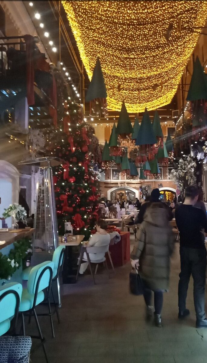 Гастродворик на проспекте Кирова, Саратов. 