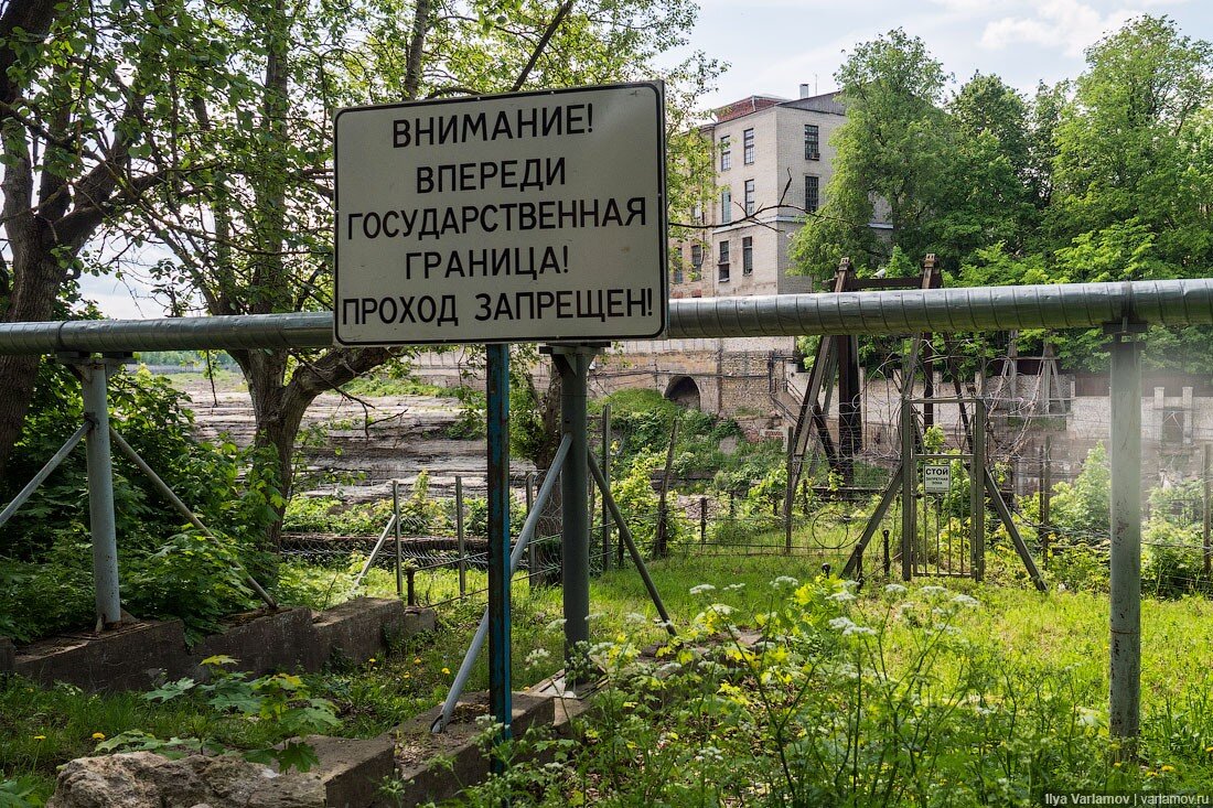 Ивангород – Нарва: два города, разделённые рекой. Сравниваем города России  и Евросоюза | Илья Варламов | Дзен