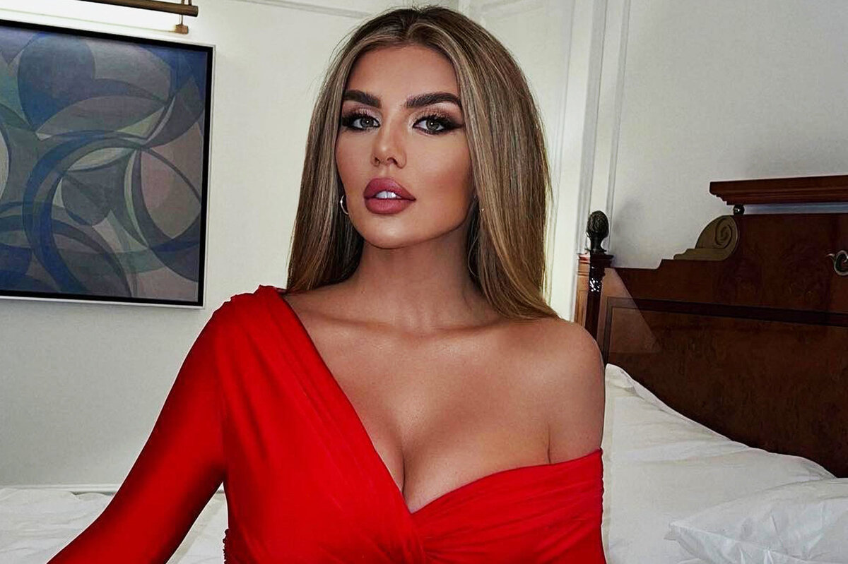     «Родители грязно развелись»: Анна Седокова призналась, что ненавидела отца