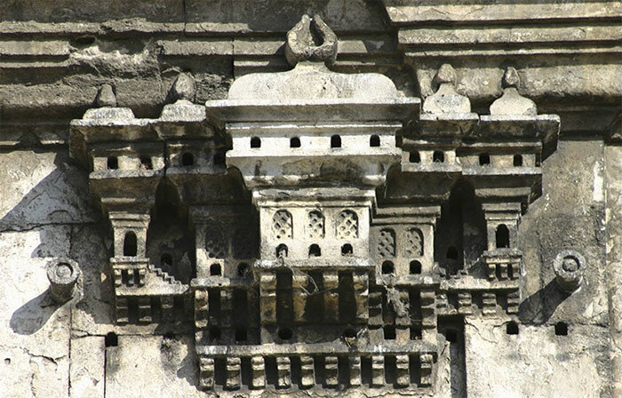 Дворцы обычно украшают стены знаковых городских зданий/ ©atlasobscura.com
