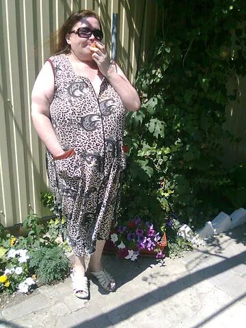 Любимая и любящая, самая лучшая мама и бабушка. Анапа. Июль 2011 г. Фотография автора. 