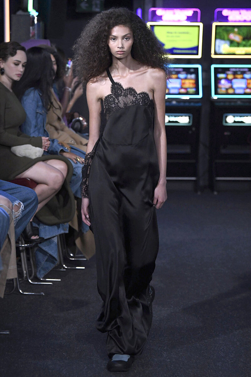    JW Anderson весна-лето 2023LEGION-MEDIA