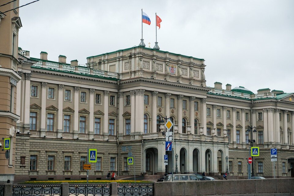     В Петербурге депутаты ЗакСа будут публиковать обезличенные декларации Артем КИЛЬКИН (архив)