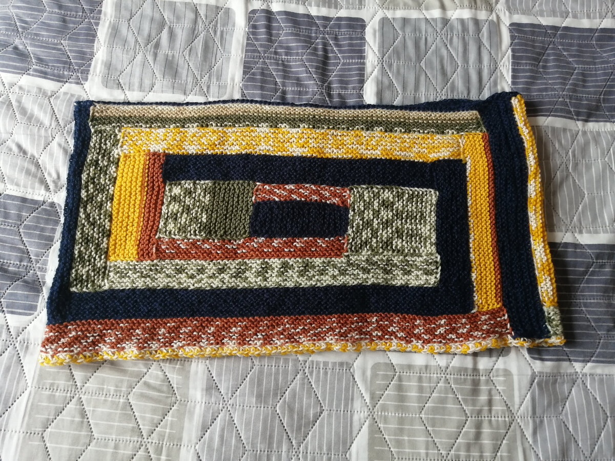 Ширина 30 см.