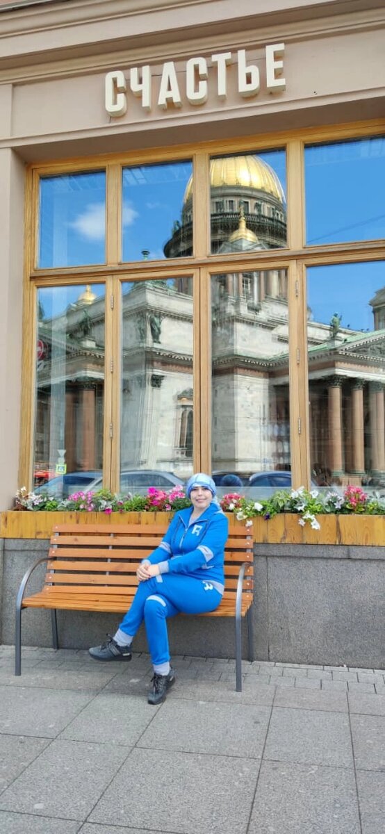 В Санкт-Петербурге. Гуляем после консультации с профессором. На ней мы узнали, что меня берут на операцию. Июль 2020 год. Фото из личного архива автора.