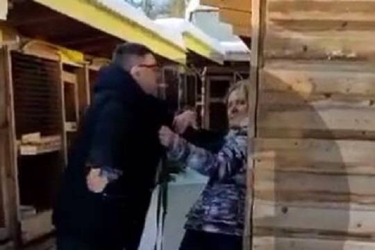    Карельский чиновник подрался с зоозащитницей в собачьем приюте и сломал ей ребро