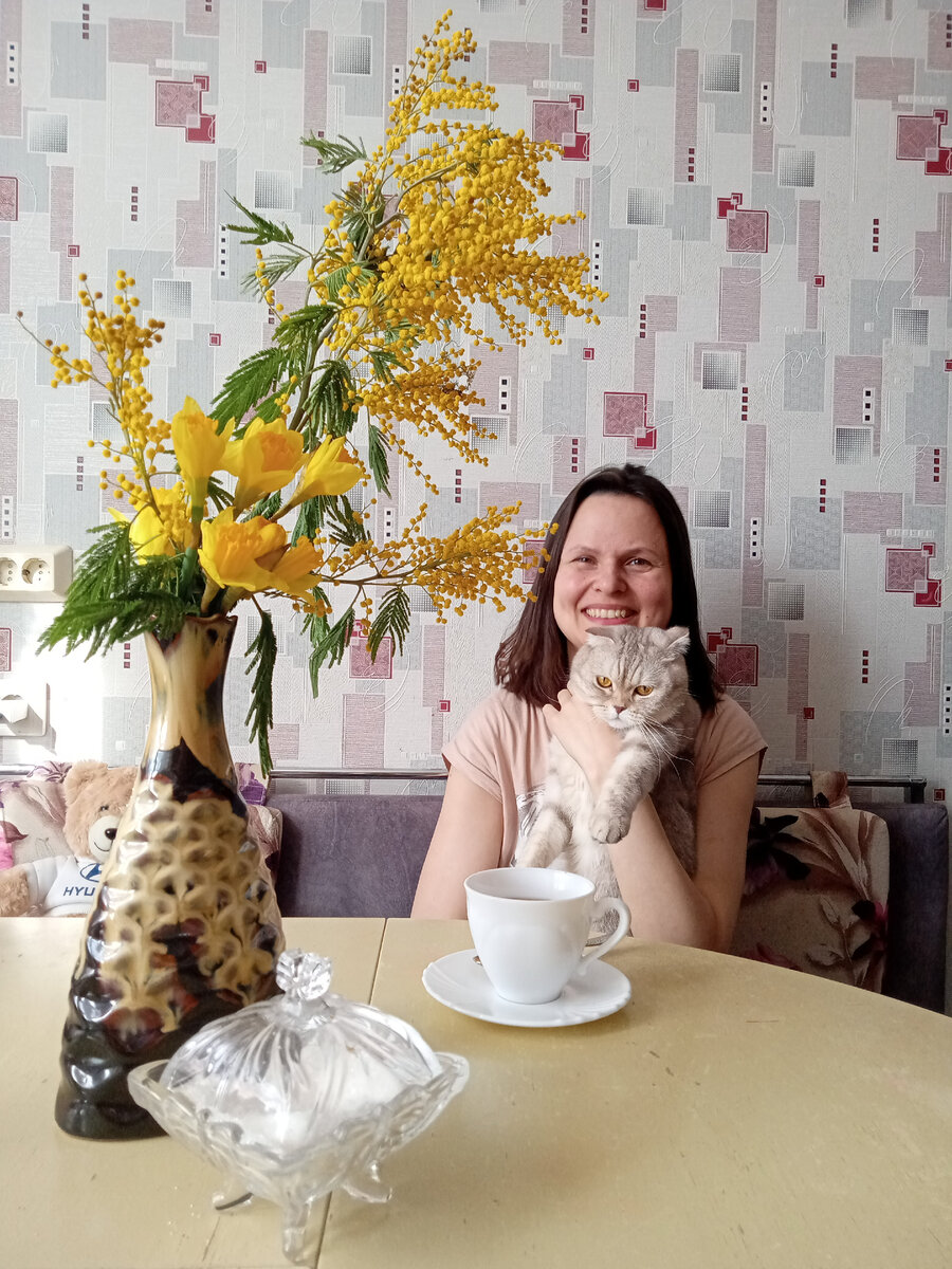 Ну как не сфотографироваться со своей желтоглазкой и мимозами