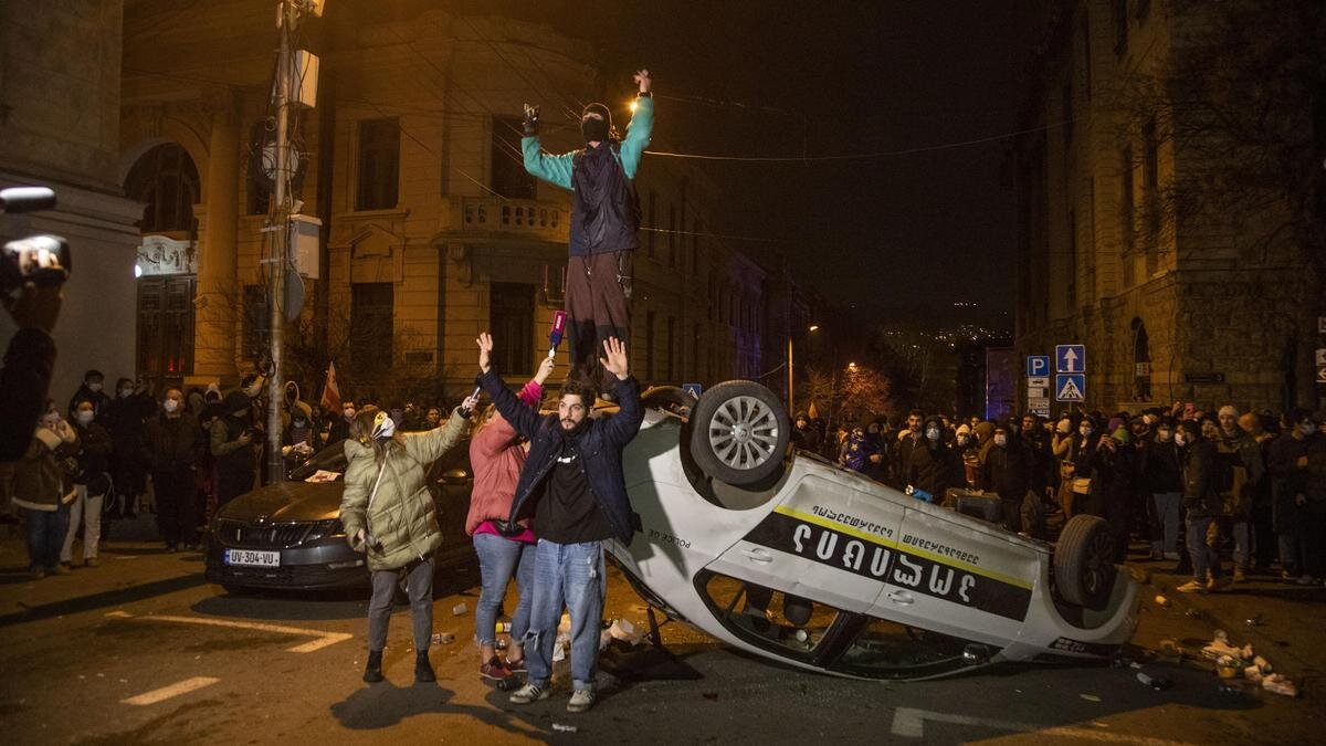    Акции протеста в Тбилиси:Daro Sulakauri / Getty Images