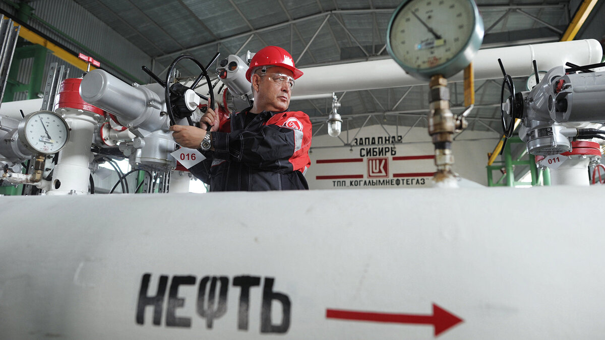    #Пункт подготовки нефти компании "Лукойл "в районе города Покачи© РИА Новости . Илья Питалев