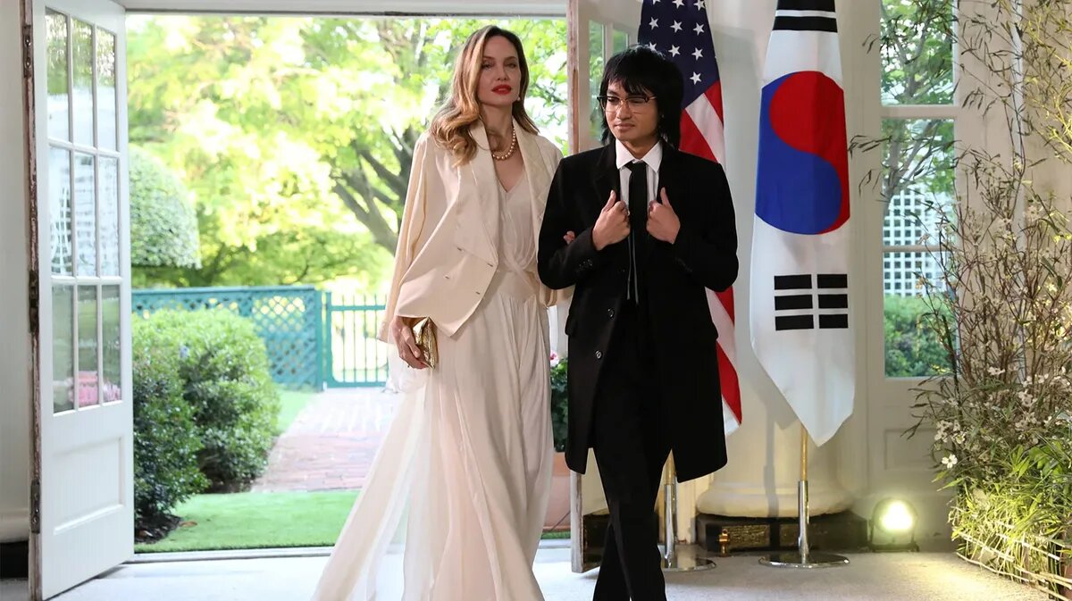 Анджелина Джоли с сыном Мэддоксом. Фото: Amanda Andrade-Rhodes / Reuters