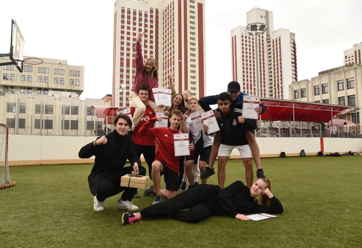 День молодежи ходынское поле. Перформанс в парке. Расписание дня молодежи. Фестиваль молодежи. Фестиваль будущее.