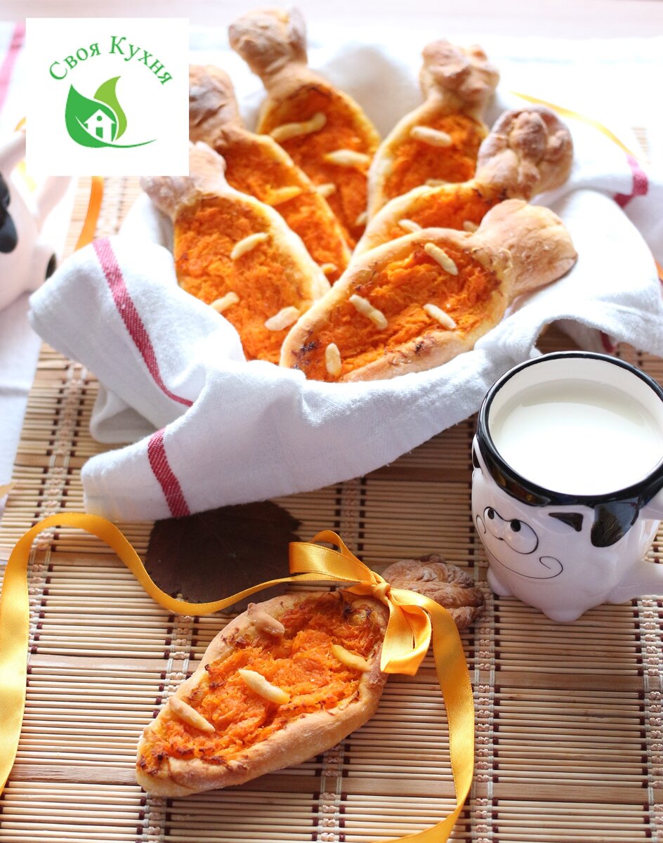 Открытые пирожки с морковью.