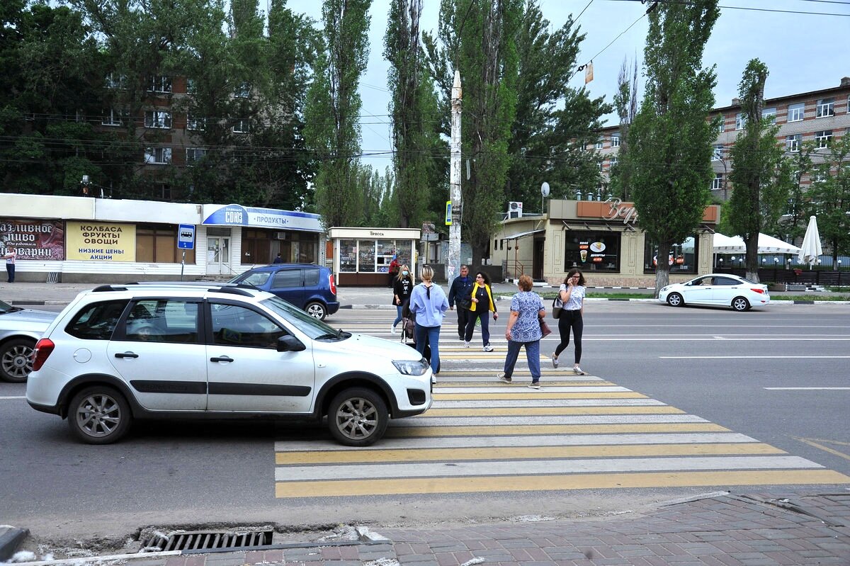 Если водитель не пропустил пешехода на пешеходном переходе куда звонить