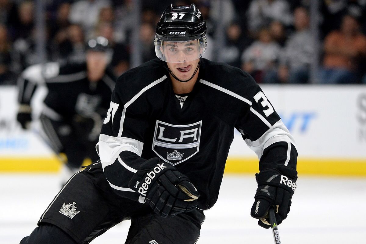 Прошлый сезон американец начинал в Словакии, затем перебрался в Швейцарию, где вместе с клубом «Цуг» стал чемпионом. В 22 матчах за швейцарский клуб в регулярном чемпионате он набрал 27 (8+19) очков. В 13 играх плей-офф в его активе 8 (1+7) баллов.
В сезоне-2018/19 форвард выступал в КХЛ за «Металлург». В 37 играх регулярного чемпионата на его счету 16 (3+13) баллов. В плей-офф он набрал 5 (2+3) очков в 6 матчах.
В НХЛ Шор играл за «Лос-Анджелес», «Оттаву», «Калгари», «Торонто» и «Виннипег». Он провел всего 299 матчей и набрал 59 (18+41) очков.
