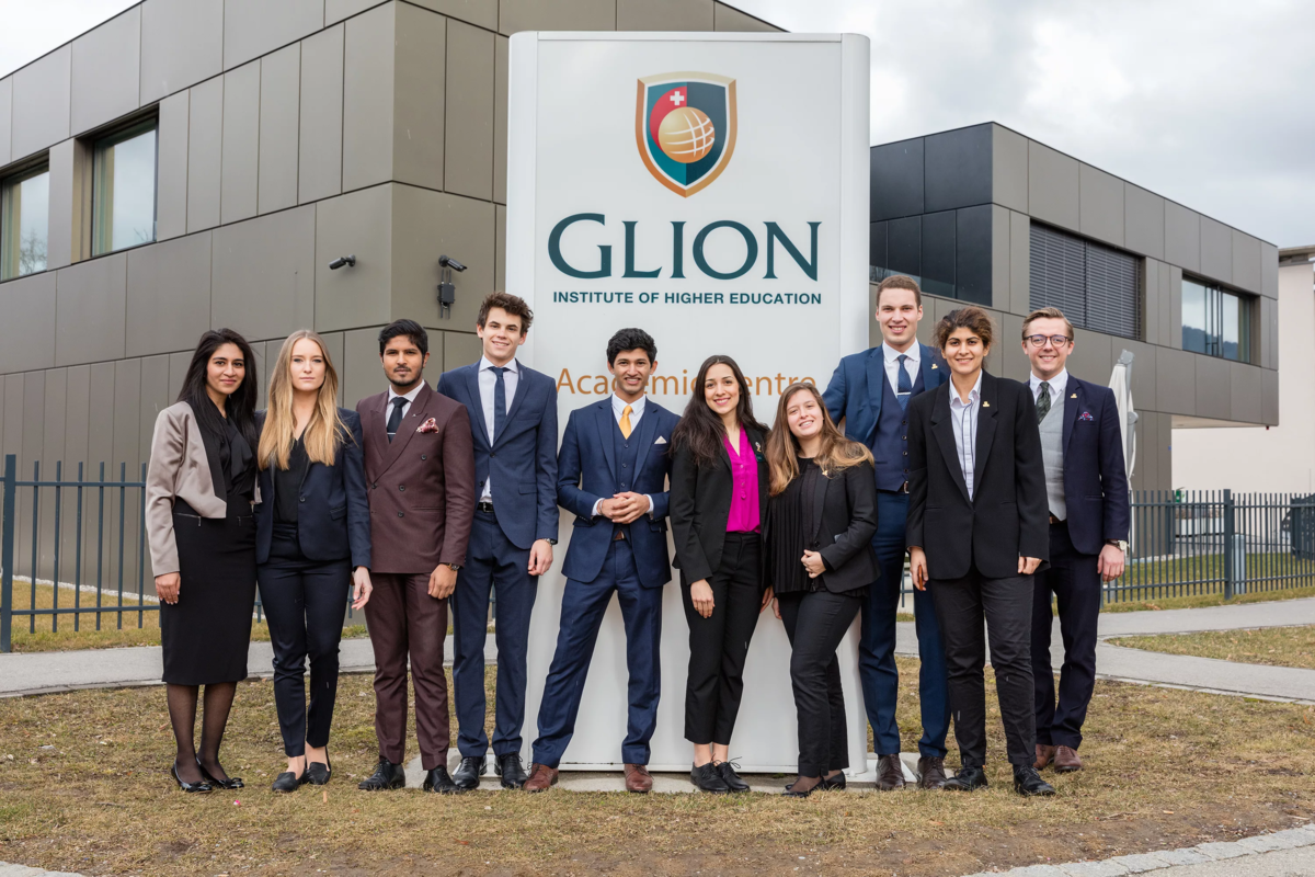 Школа Glion Швейцария. Les Roches университет Швейцария. Glion Institute of higher Education Bulle институт. Les Roches Glion фото.