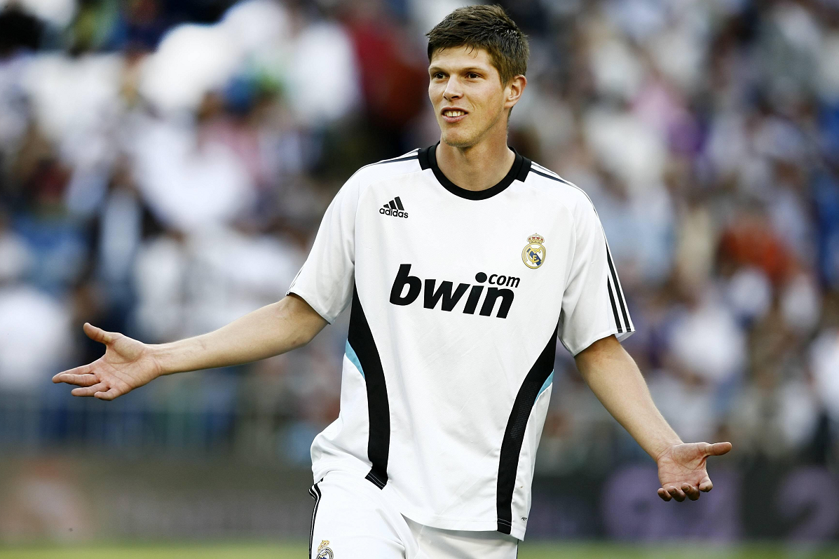 Клас-Ян Хюнтелар  Добавьте в составе "Реала". 