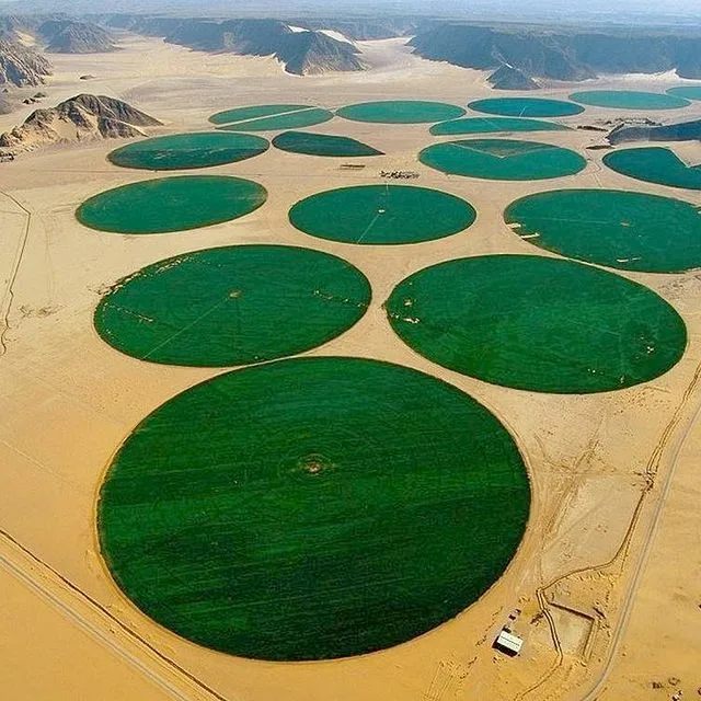 Великая рукотворная река в Ливии.