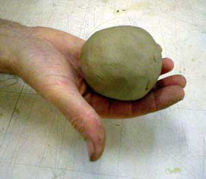 Бог слепил человека из глины, и остался у него неиспользованный кусок. — Что ещё слепить тебе? — спросил Бог.
— Слепи мне счастье, — попросил человек.
Ничего не ответил Бог, и только положил человеку в ладонь оставшийся кусочек глины.