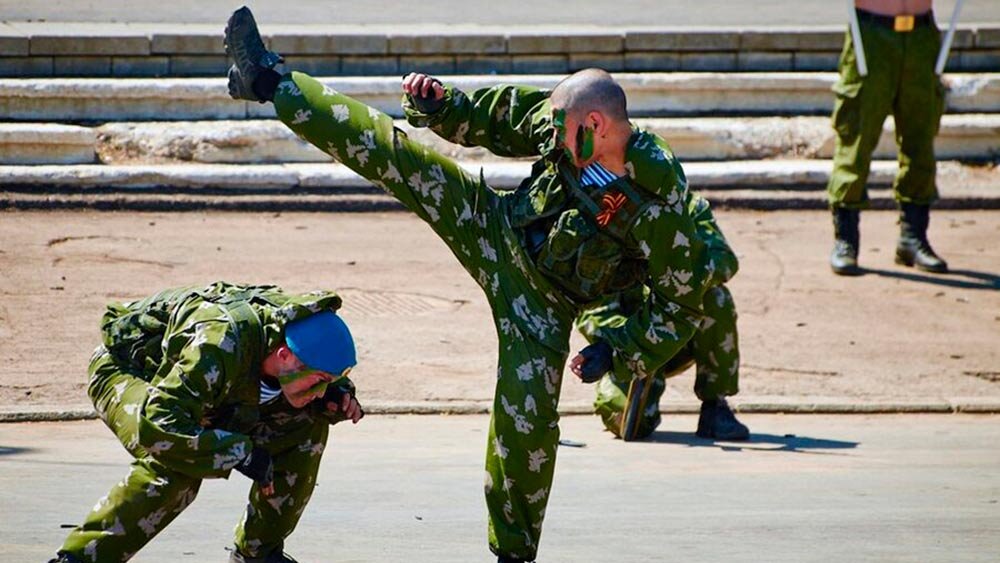 Военные занимаются спортом