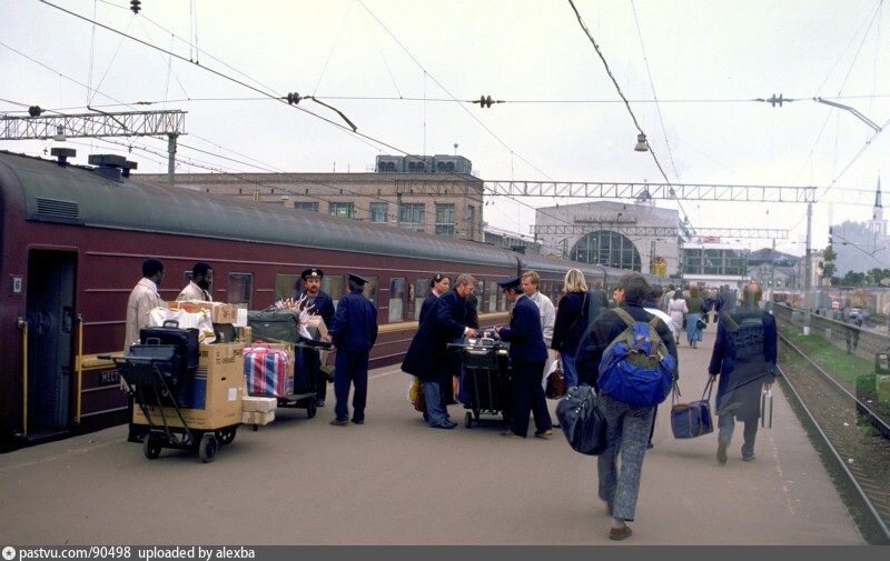 Ленинградский вокзал Москвы в 1990 году, фото http://retromap.ru/show_pid.php?pid=90498