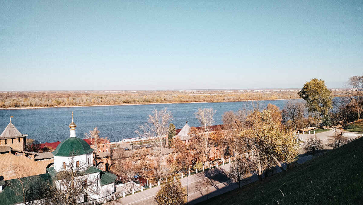 Верхне-волжская набережная Нижнего Новгорода, помесь царской и советской  архитектуры | FamilyAutoTrip | Дзен