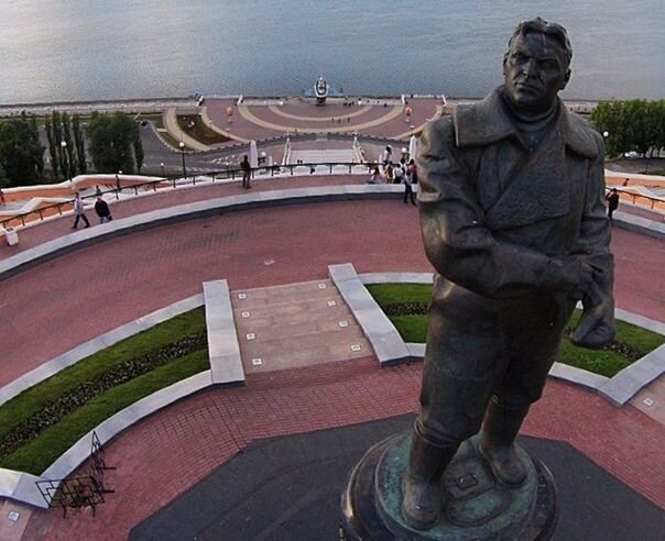 Памятник Валерию Чкалову в Нижнем Новгороде