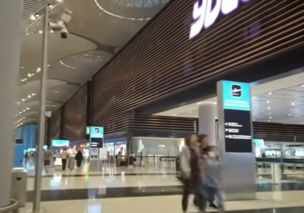 В аэропорту Стамбула.