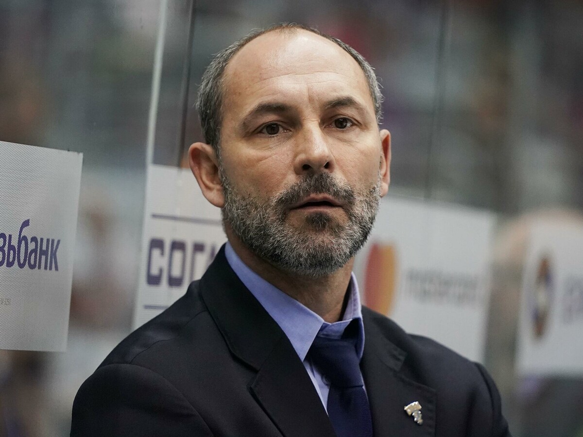 Главный тренер молодежной сборной России Сергей Зубов 