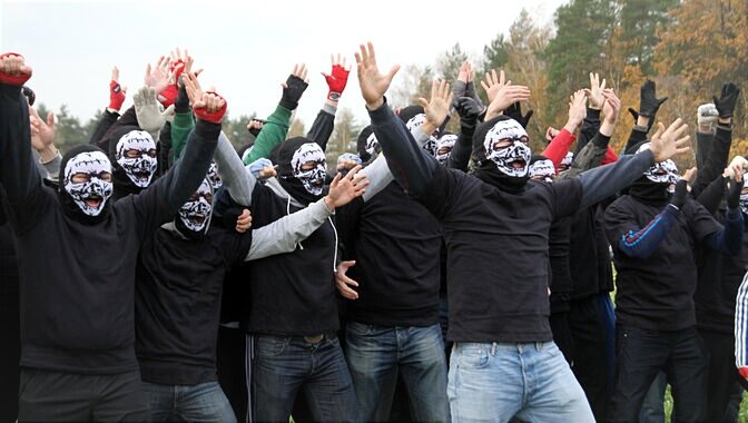 Сцена из фильма "Околофутбола"