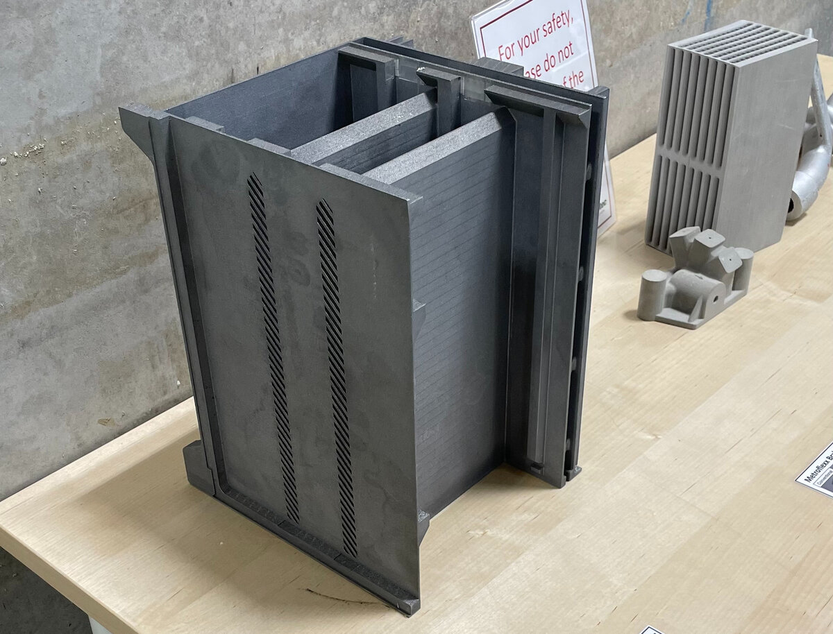 Блок управления двигателем локомотивов, напечатанный на SLM800. Источник: additivemanufacturing.media