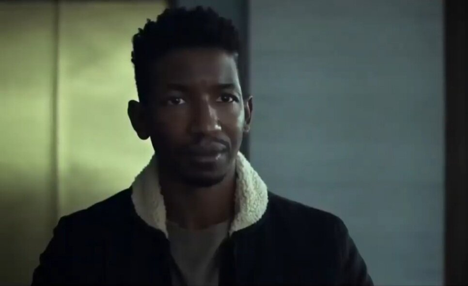 Дэн талантливый архивист, восстанавливающий видеопленки. 