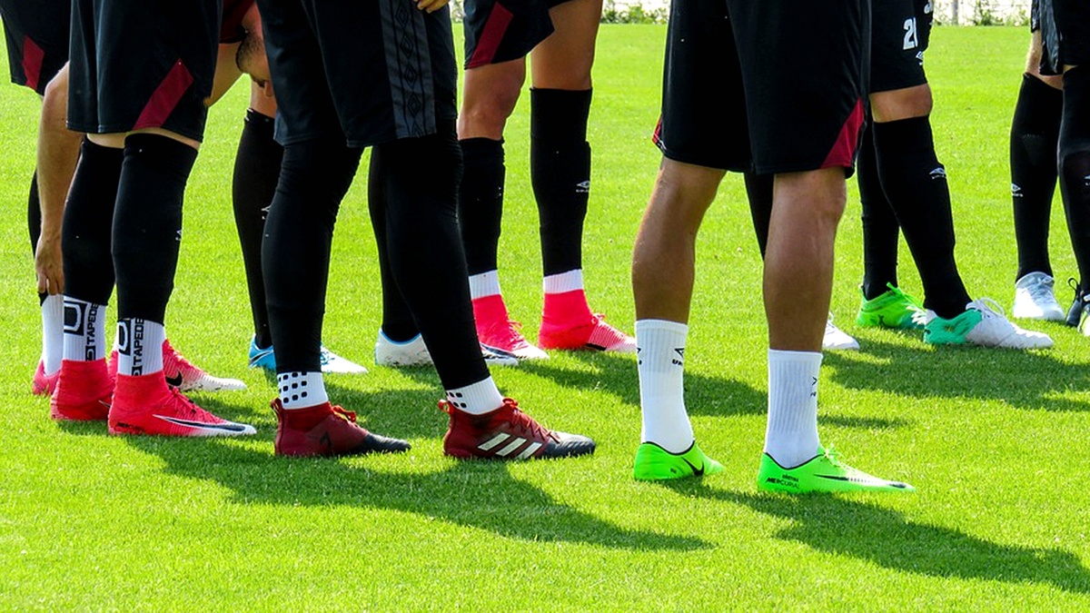 Уж на футболе никак это всё не отразится, у нас его не было.