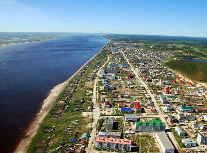 Покровск якутия. Покровск Саха Якутия. Республика Саха Якутия город Покровск. Город Покровск Якутия Хангаласский улус. Республика Саха Якутия город Покровск набережная.