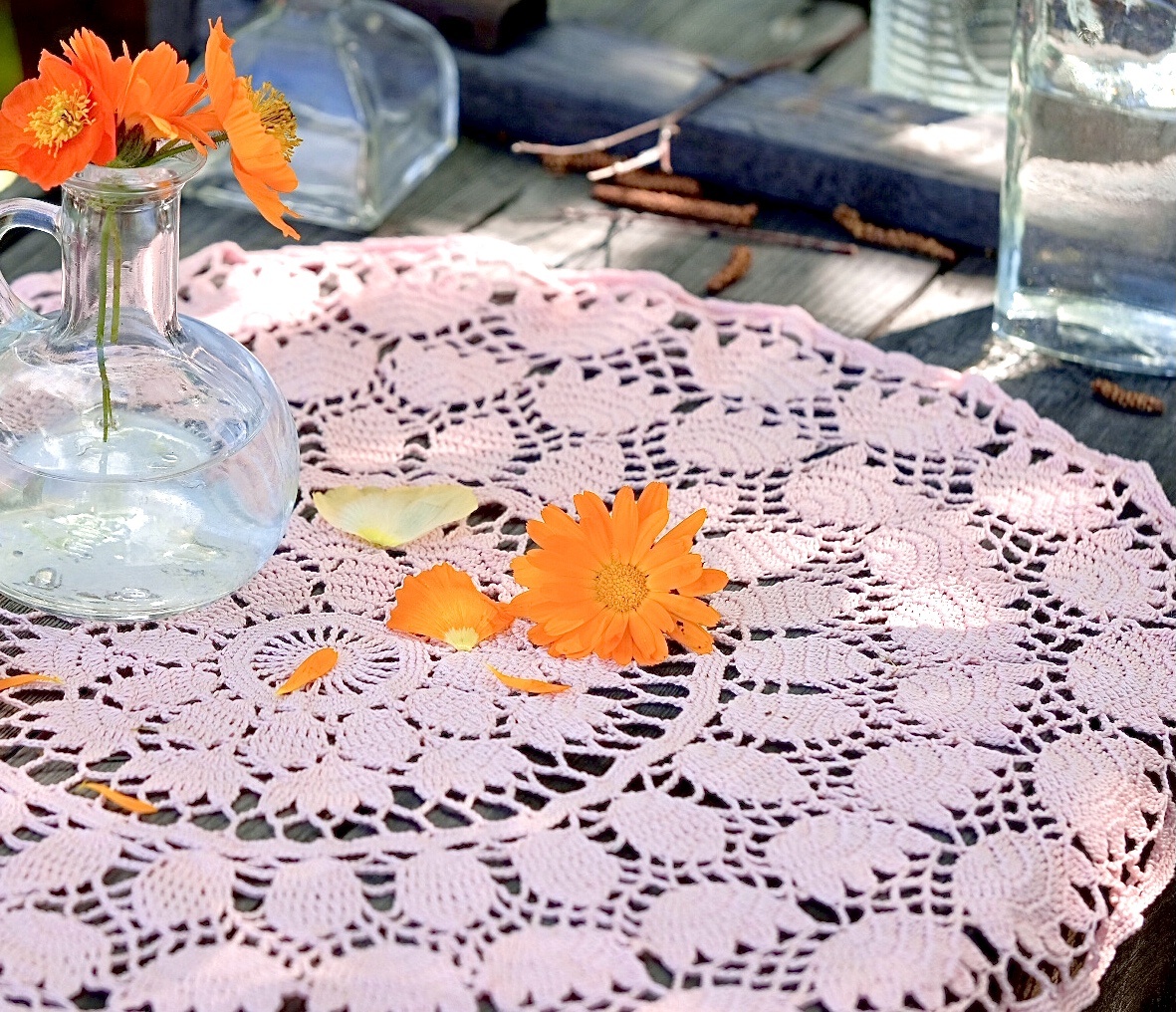 Салфетка большого размера. Пряжа Vita Pelican (бледно-розовый), крючок 1 мм.