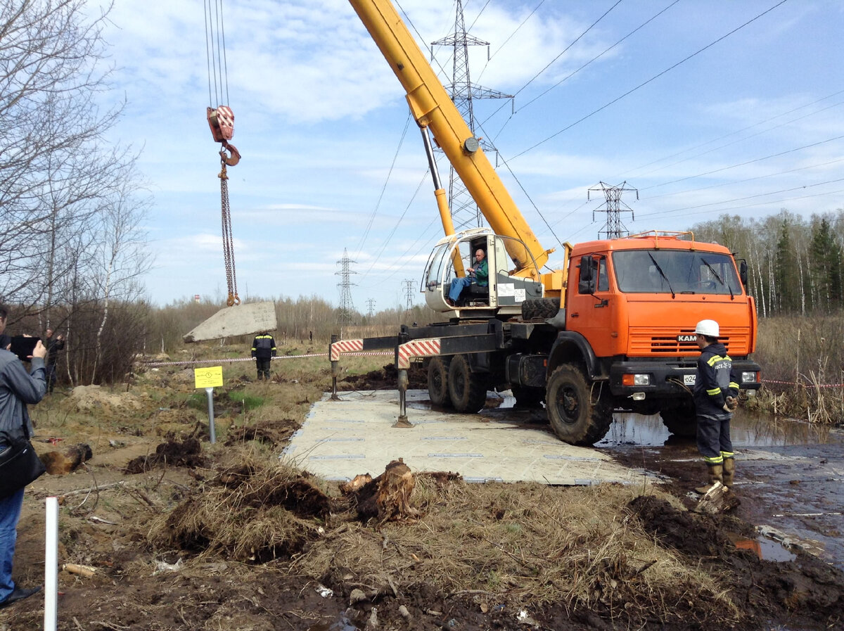 Дорожные плиты КДМ-ЭКС работа крана