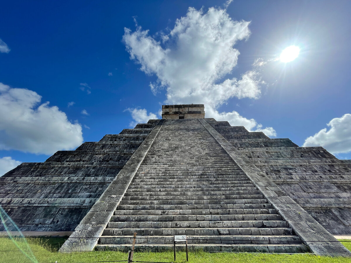 Пирамида майя в Мексике