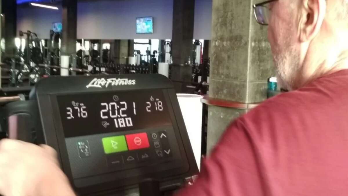 Рабочий пульс 180 уд. К нему подходил минут за 10 и держал в течении 10-15 минут, потом спускался к 170 и ниже. Пиково доводил до 200 и даже до более. 