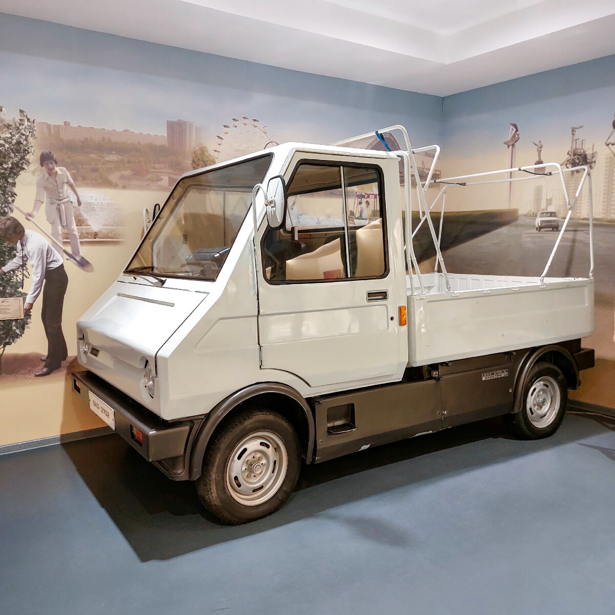 Рама и кузовные панели авто выполнены из алюминия.