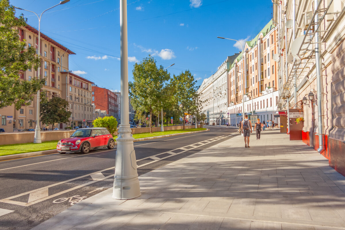 Открытая улица москва. Никитский бульвар 15 в Москве. Никитский бульвар собаки.