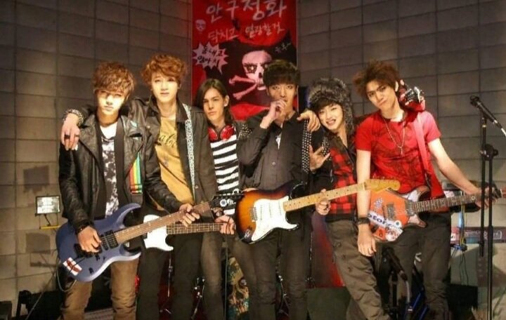 Полный состав школьной группы "Заткнись! Красавчики играют" 2012 год