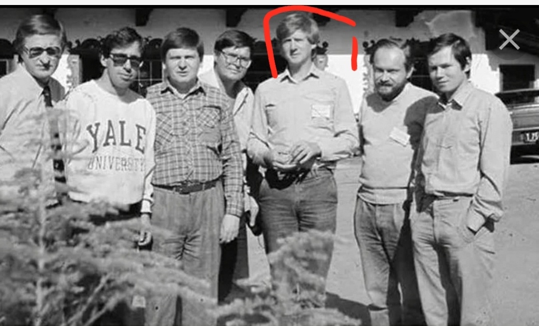 1991 год. Обучение на западе, где Чубай в окружении таких же предателей Родины  антисоветчиков и русофобов, обучается искусству по развалу СССР