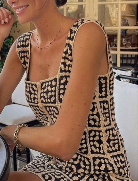 платье связано крючком, самый простой рисунок, но как элегантно смотрится решение 