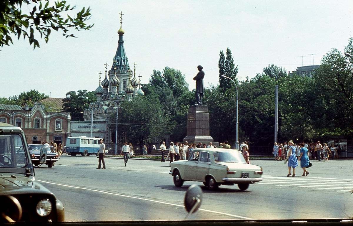 Город советских мал. Саратов 80е. Саратов в 80-е годы. Саратов в 70-е годы. Саратов СССР.